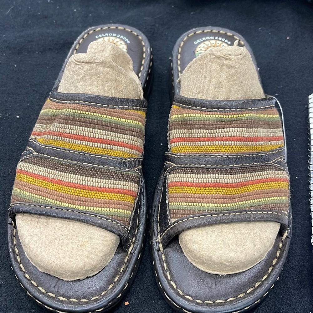 Earth shoes tapestry strap. Size 7. NEW without tags